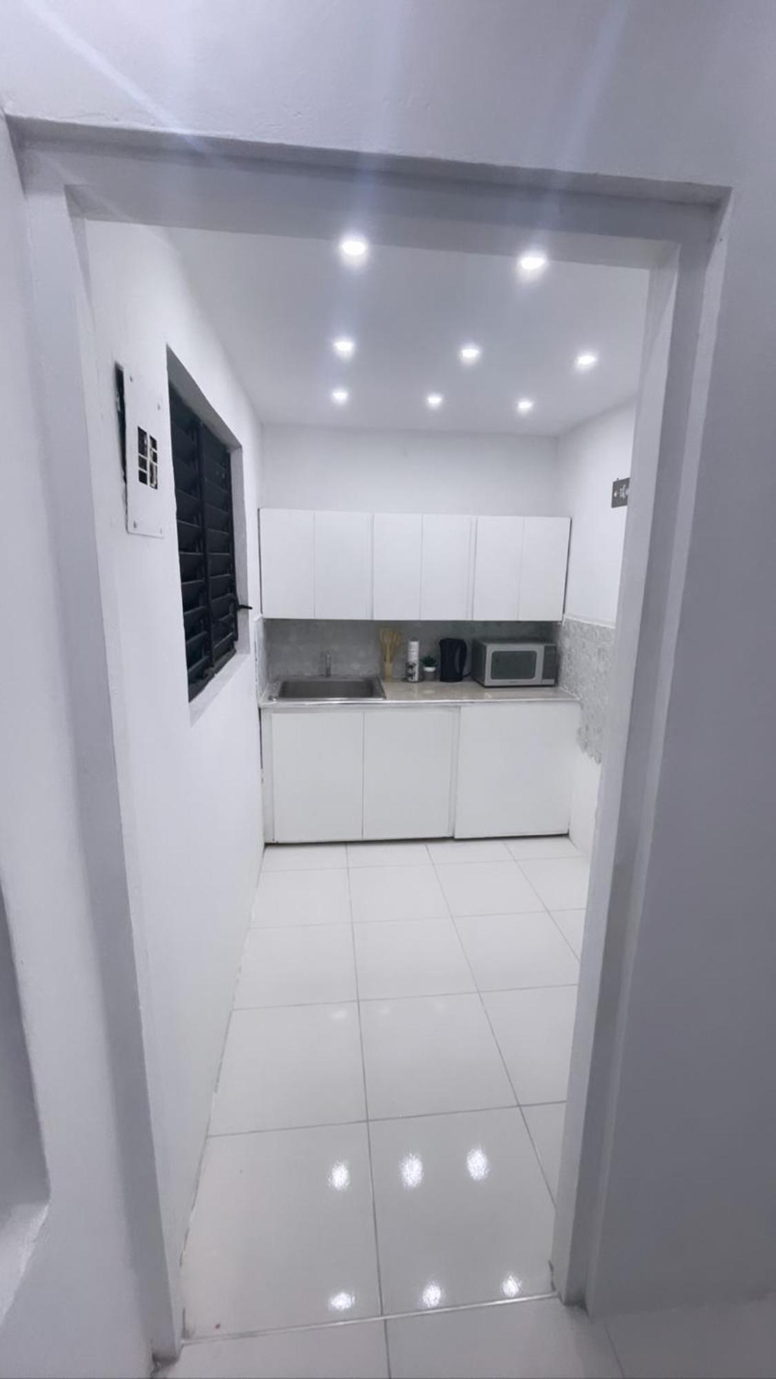Queens Palace -Montego Bay Airport Suite Bagian luar foto