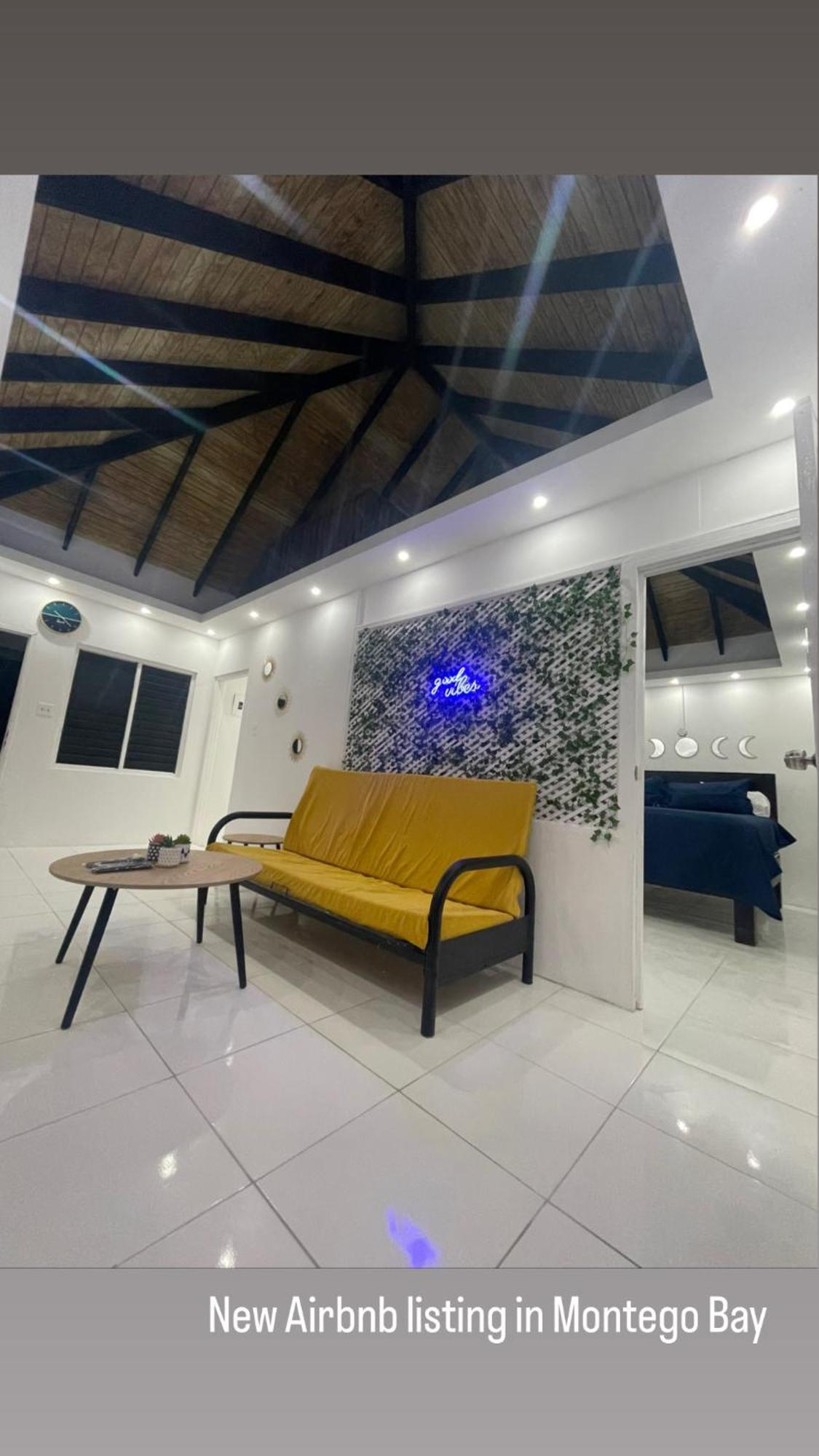 Queens Palace -Montego Bay Airport Suite Bagian luar foto